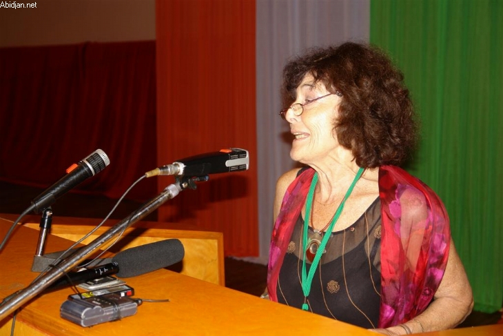 Gbagbo décore sa directrice de Thèse de Doctorat